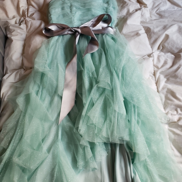 Beautiful strapless dress - Picture 3 of 3